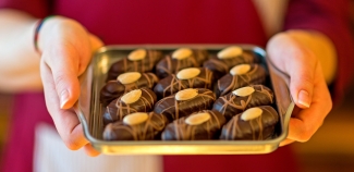 hero-confiserie-tray.jpg Confiserie Eibensteiner Tablett